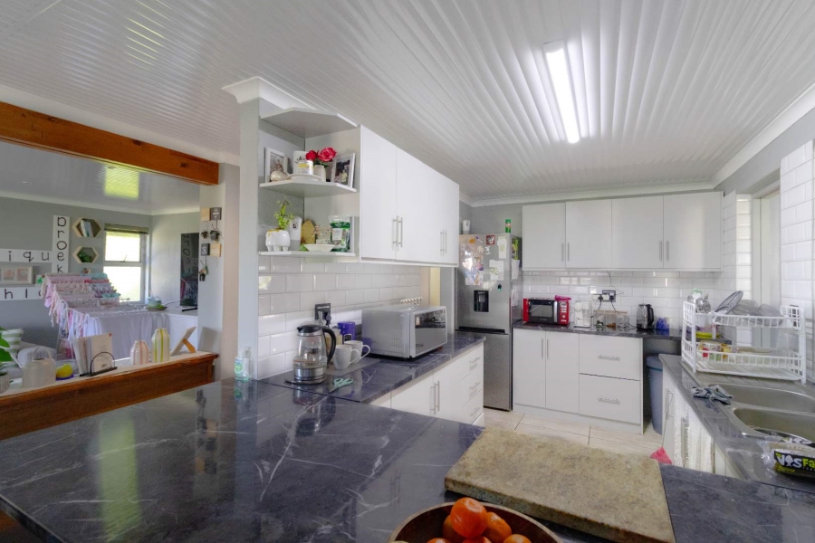 6 Bedroom Property for Sale in Sandbaai Western Cape